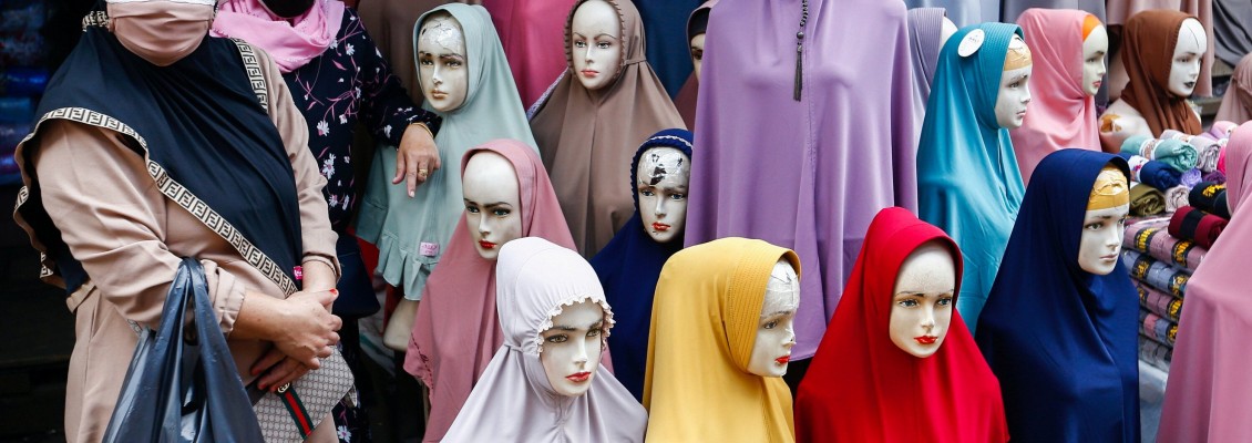 Can Westerners Wear Abaya?