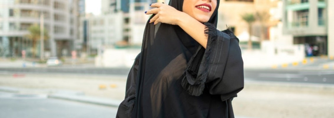 How to Style Abaya for a More Modern Look