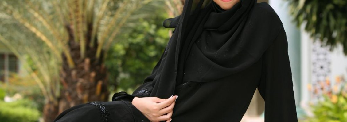 What is the Difference Between an Abaya and a Thobe?